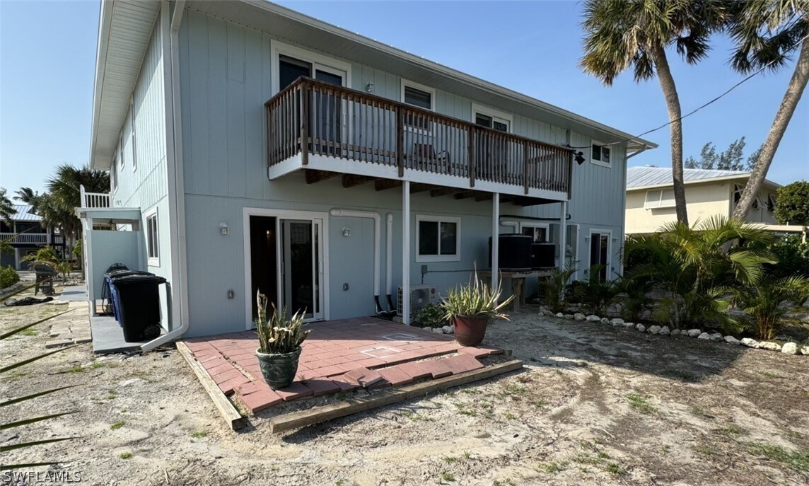 191 Anchorage St in Fort Myers Beach, FL - Foto de edificio