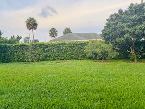3601 SW Ballweg St in Port St. Lucie, FL - Building Photo - Building Photo