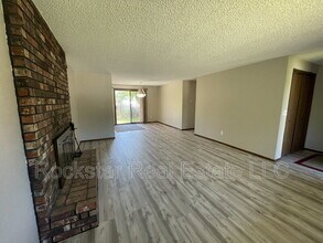 9514 N Howard St in Spokane, WA - Foto de edificio - Building Photo