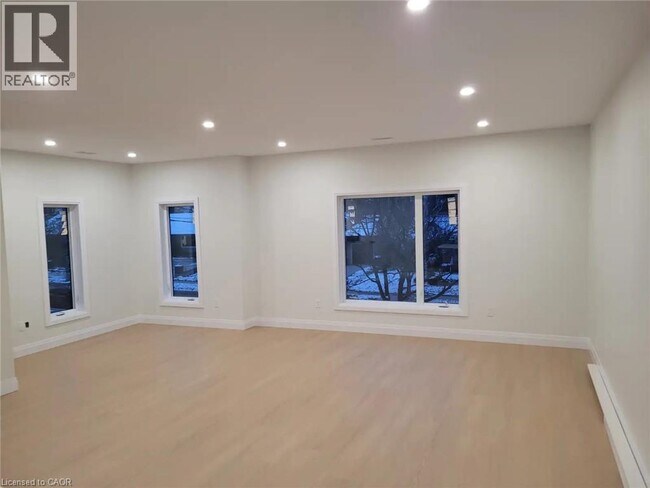 269 Dumfries Ave in Kitchener, ON - Building Photo - Building Photo