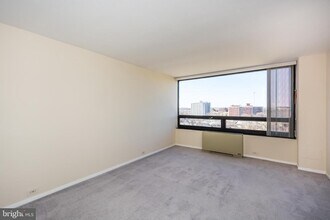 4000 N Charles St-Unit -809 in Baltimore, MD - Foto de edificio - Building Photo