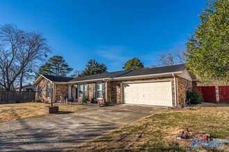 2003 Weatherly Rd SE in Huntsville, AL - Foto de edificio - Building Photo