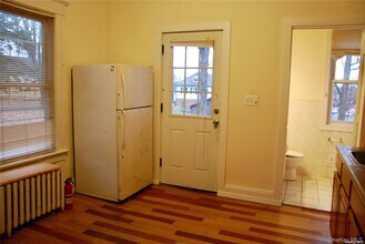 17 Crescent Dr in Huntington, NY - Building Photo - Building Photo