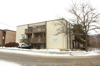 River Park Apartments in East Lansing, MI - Building Photo - Building Photo