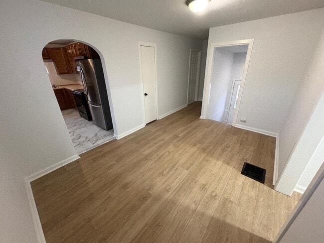 11038 Gertrude Ave in St. Ann, MO - Foto de edificio - Building Photo