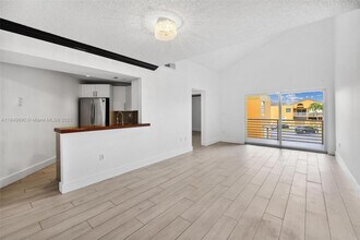 9741 Fontainebleau Blvd in Miami, FL - Building Photo - Building Photo
