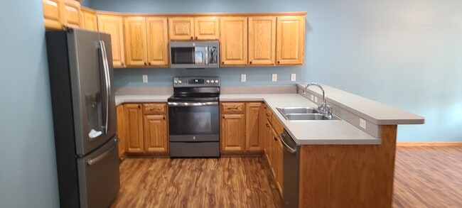 701 Cork Xing in Cottage Grove, WI - Foto de edificio - Building Photo