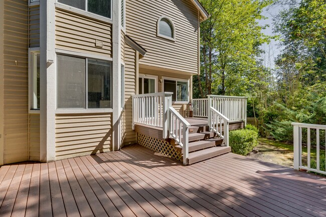 22900 NE 12th Pl in Sammamish, WA - Building Photo - Building Photo