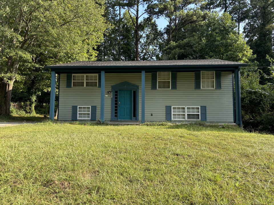 1311 Heather Cir in Riverdale, GA - Building Photo