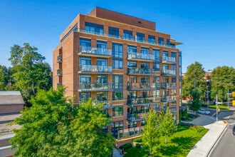 Leaside Manor in Toronto, ON - Building Photo - Building Photo