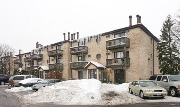 Winchesterhill Condominiums in Palatine, IL - Building Photo - Building Photo