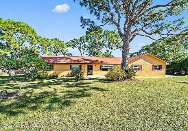 property at 5425 Country Ln