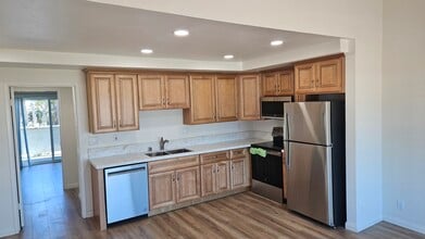 647 Ocean View Dr, Unit 647 in Port Hueneme, CA - Building Photo - Building Photo