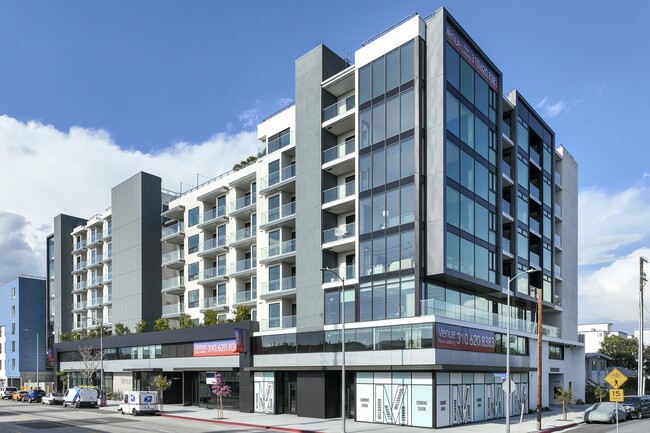 Venue Residences in Los Angeles, CA - Building Photo - Building Photo