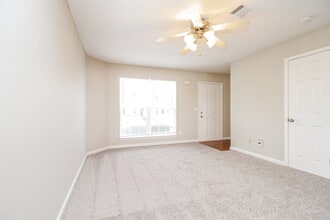 8029 Logan Dr in La Vergne, TN - Building Photo - Building Photo