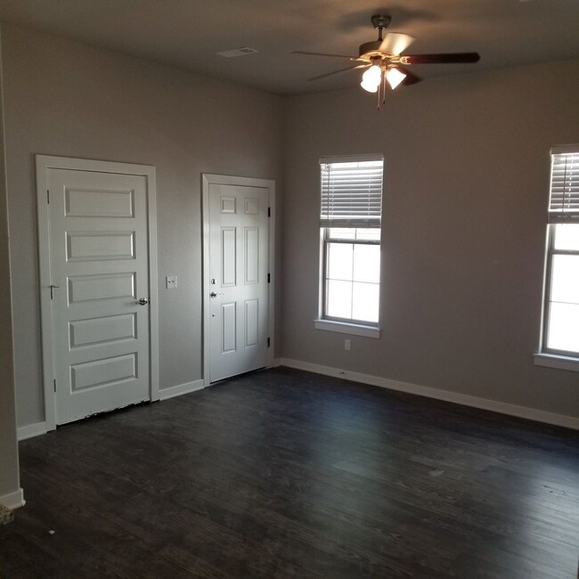 2383 W Houston St in Fayetteville, AR - Building Photo - Building Photo