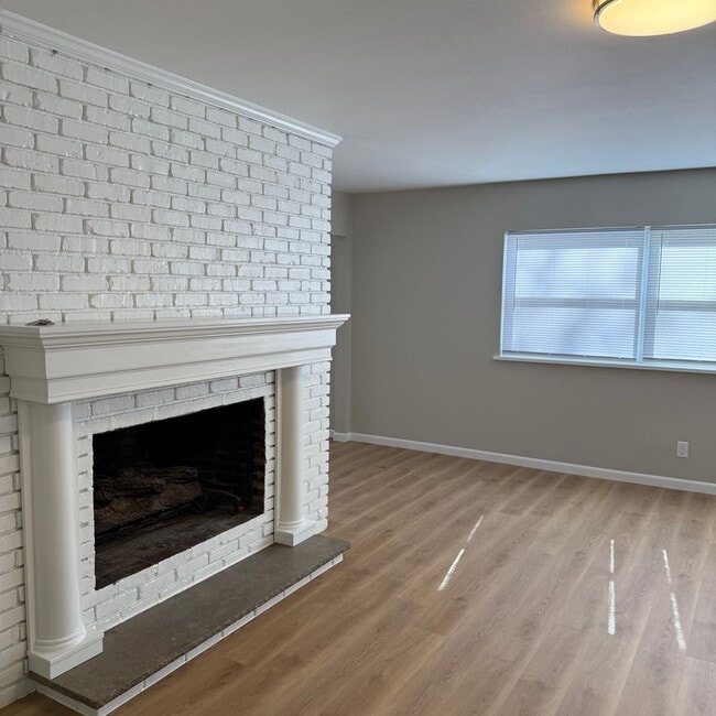 2006 S Roanoke Ave in Springfield, MO - Foto de edificio - Building Photo