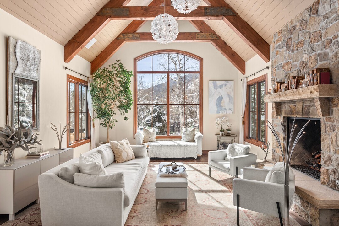 15 Westview Dr in Aspen, CO - Building Photo