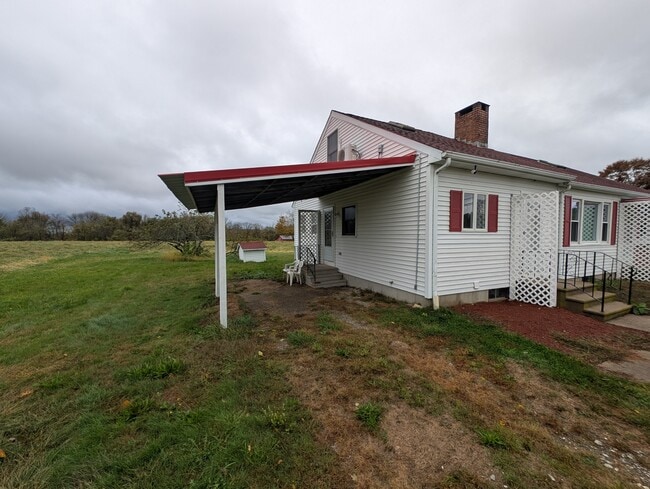 482 Plain Hill Rd, Unit Left unit in Norwich, CT - Building Photo - Building Photo
