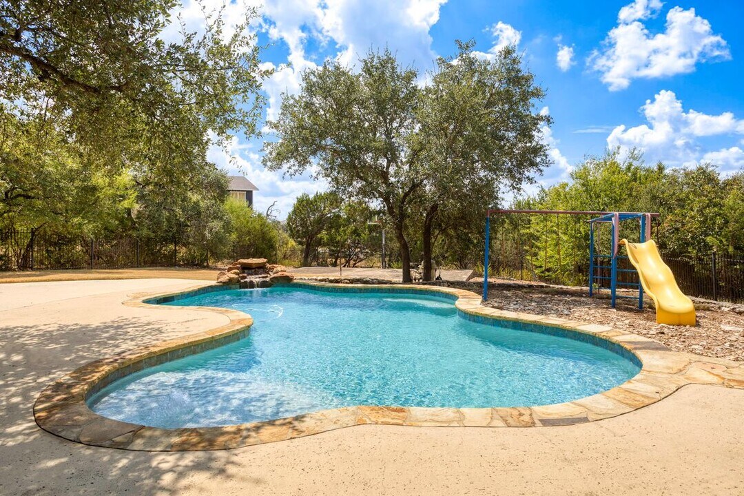 1816 Winding View in San Antonio, TX - Building Photo