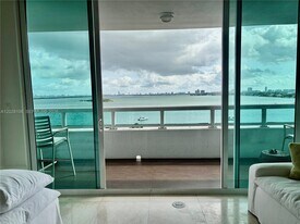 1800 N Bayshore Dr in Miami, FL - Building Photo