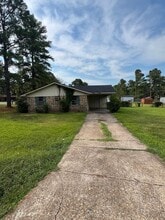 1208 N Pines Dr in Shreveport, LA - Building Photo - Building Photo