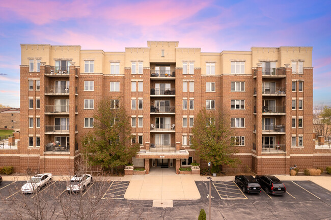 Park Place Condominiums I in Elk Grove Village, IL - Foto de edificio - Building Photo