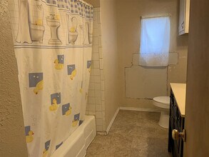 402 W Poplar Ave in Enid, OK - Building Photo - Building Photo