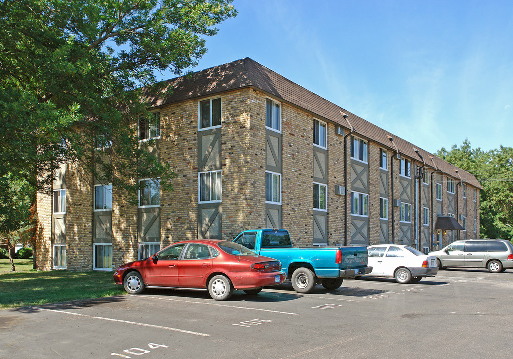 Alpine South Apartments in Forest Lake, MN - Building Photo