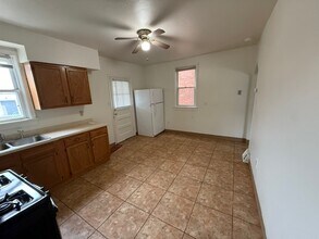 230 Boden Ave in Carnegie, PA - Foto de edificio - Building Photo