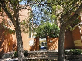 106 E 30th St in Austin, TX - Building Photo