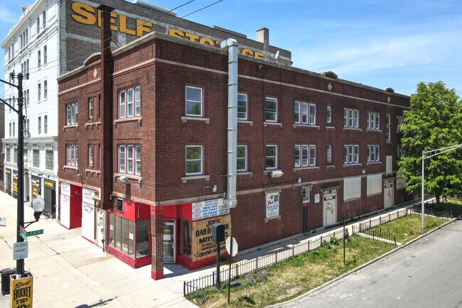 4900 W Madison St in Chicago, IL - Foto de edificio - Building Photo