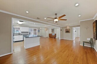 2835 W Colorado Blvd in Dallas, TX - Building Photo - Building Photo