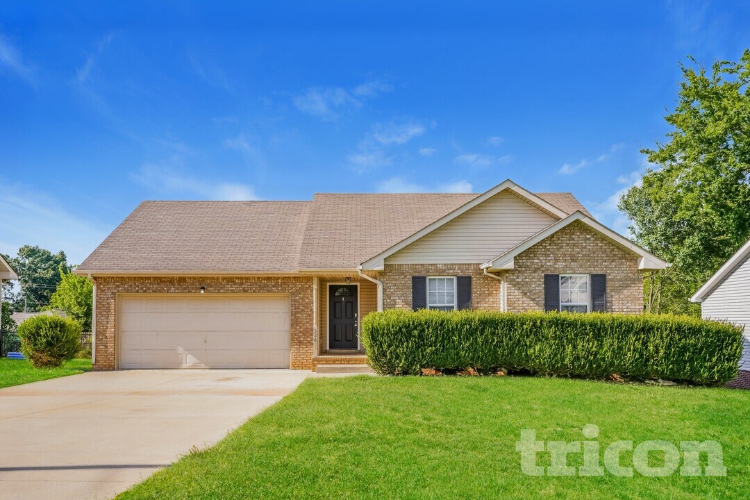 3261 Tabby Dr in Clarksville, TN - Building Photo