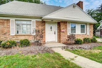 1115 Secor Rd in Toledo, OH - Building Photo - Building Photo