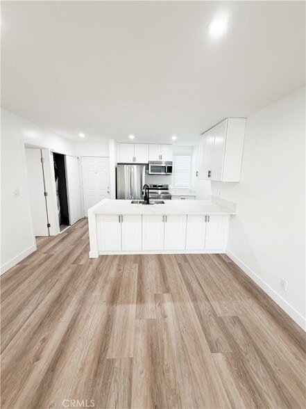 17000 Burbank Blvd, Unit 203 in Los Angeles, CA - Building Photo - Building Photo