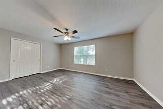 16884 Greenhouse St in Conroe, TX - Building Photo - Building Photo