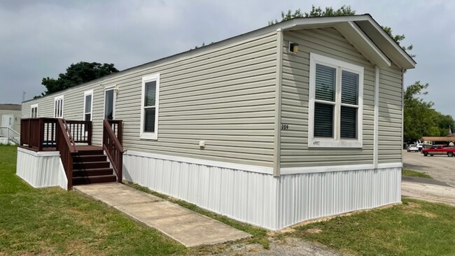 Springfield Meadows in San Antonio, TX - Foto de edificio - Building Photo