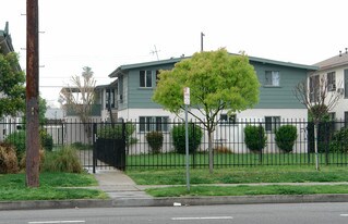 Woodman Gardens in Van Nuys, CA - Building Photo