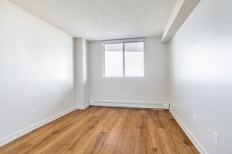 Concorde Apartments in Ottawa, ON - Building Photo - Interior Photo