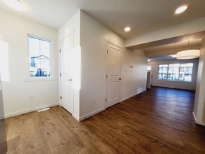 1187 Aster Blvd in Edmonton, AB - Building Photo - Building Photo