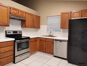 3826 Circle Lake Dr in West Palm Beach, FL - Building Photo - Building Photo