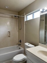 321 Holiday St in Tomball, TX - Building Photo - Building Photo