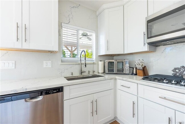 2108 Bel Aire Dr in Glendale, CA - Building Photo - Building Photo