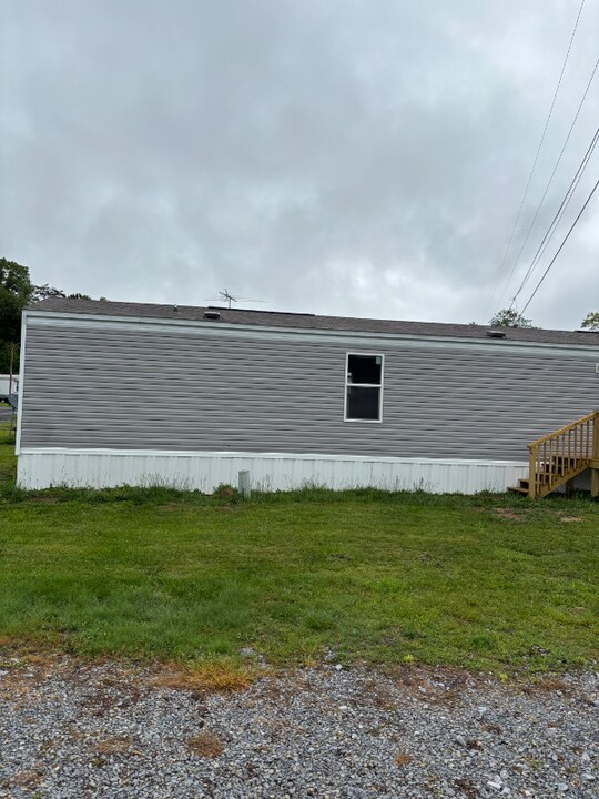 187 Duncan Dr in Peterstown, WV - Building Photo