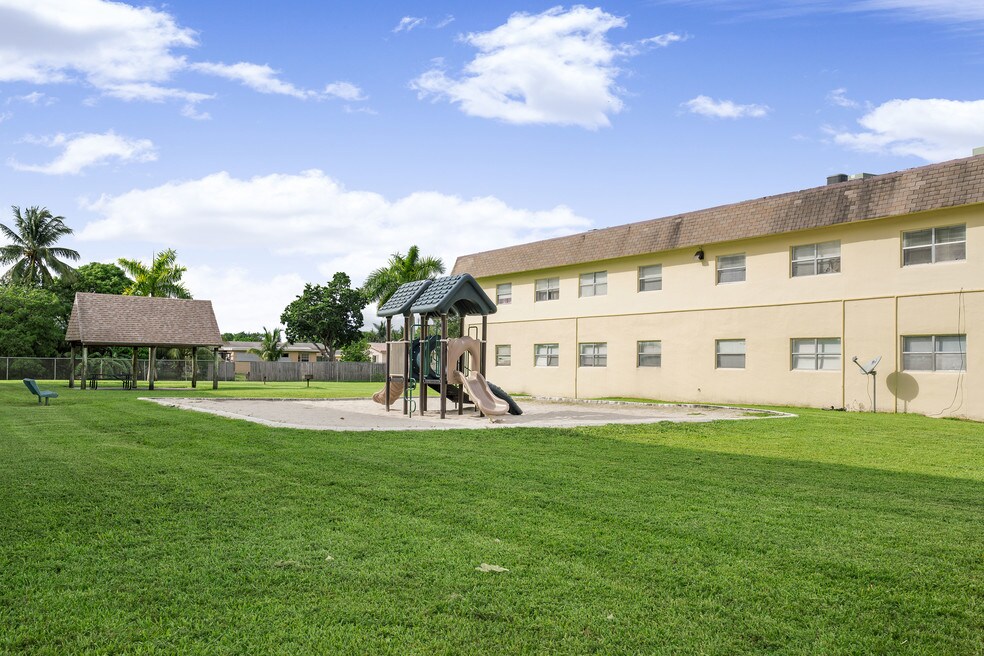 Caravel Arms Apartments Lauderdale Lakes, FL Apartments For Rent