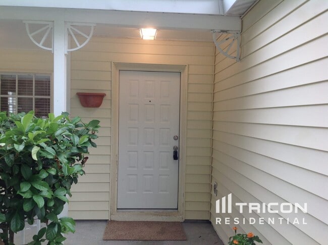 22809 St Thomas Cir in Lutz, FL - Building Photo - Building Photo