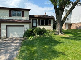 817 Henry St, Unit 817 in Waunakee, WI - Building Photo