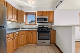 60-63 60 Lane, Unit 3 in Queens, NY - Foto de edificio - Building Photo