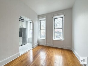 BEDFORD AVENUE / Spacious 1-Bed 1-Bath, Unit 1A in Brooklyn, NY - Foto de edificio - Building Photo